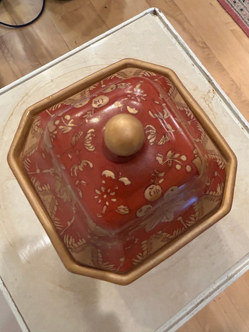Chinoiserie Style Red and Gilt Octagonal Covered Jar - 3