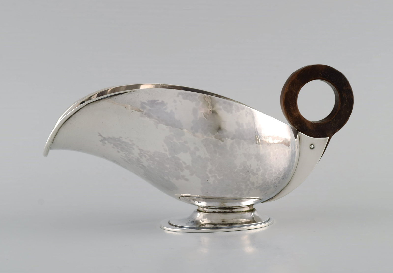 Hans Hansen (1884 - 1940), Denmark. Art deco / funkis sauce jug in sterling silver with handle in - 2