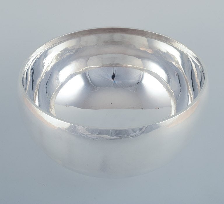 Georg Jensen, rare sterling silver bowl. Large and impressive bowl of high quality. - 2
