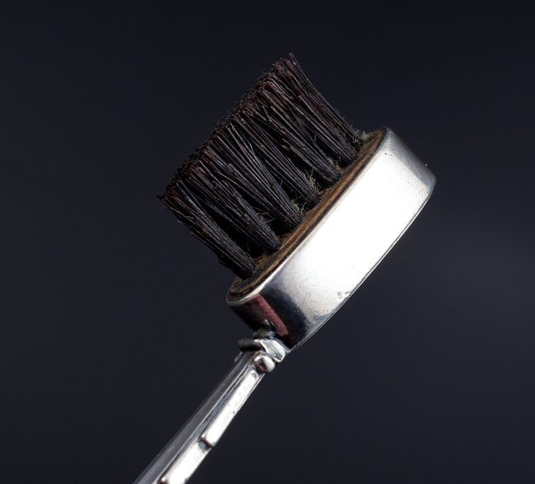 Harald Nielsen for Georg Jensen Pyramid, rare art deco miniature brush in sterling silver. - 5