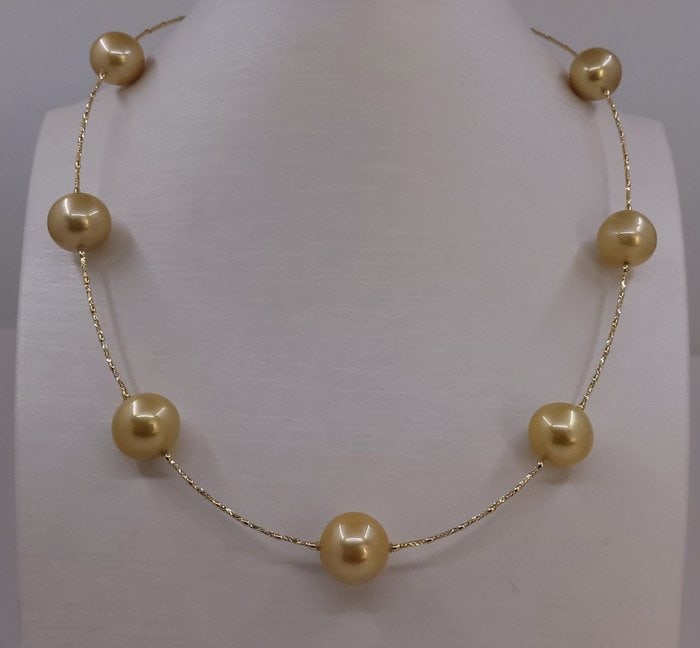Necklace - 18 kt. Yellow gold, 13x14mm Round Deep Golden South Sea Pearls: Title: Necklace - 18 kt. Yellow gold, 13x14mm Round Deep Golden South Sea Pearls Description: This necklace measures 41cm with an extra lengthening piece of 6cm The necklace contains 7 top quality