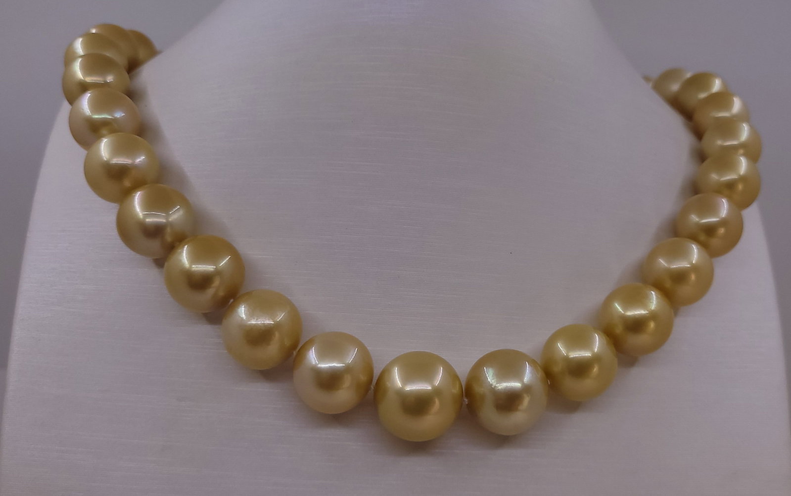 Necklace PSL Certified Australian Deep Golden South Sea Pearls - Huge Size - 12.0x15.5mm: Title: Necklace PSL Certified Australian Deep Golden South Sea Pearls - Huge Size - 12.0x15.5mm Description: This necklace is in the category of the strongest Teri according to the tested results and 