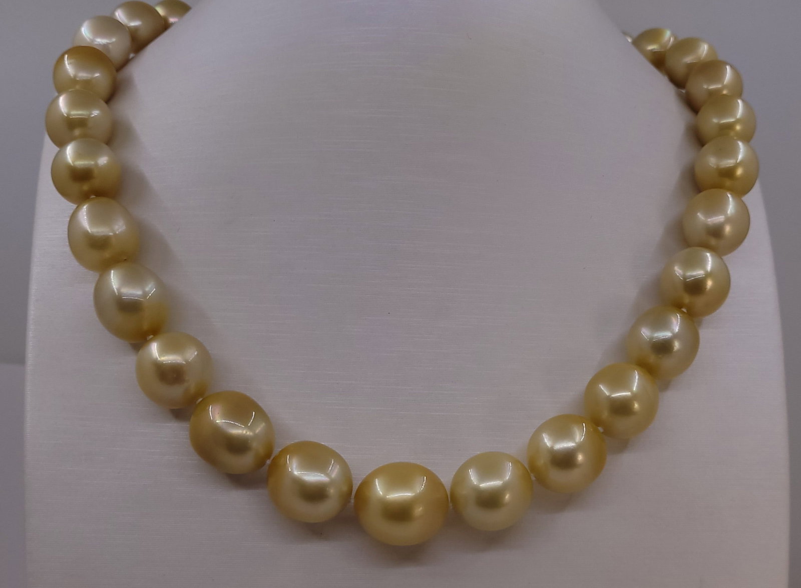 Necklace HUGE SIZE - ALGT Certified Golden South Sea Pearls - 11.6x14.4mm: Title: Necklace HUGE SIZE - ALGT Certified Golden South Sea Pearls - 11.6x14.4mm Description: This necklace is in the category of the strongest Teri according to the tested results and the ALGT criter