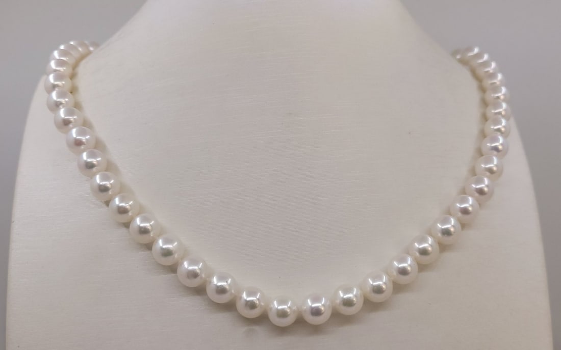 Necklace ALGT Certified Akoya Pearls - 6.6x7.4mm: Title: Necklace ALGT Certified Akoya Pearls - 6.6x7.4mm Description: This necklace is in the category of the Akoya Pearls according to the tested results and the ALGT criteria. Originating from