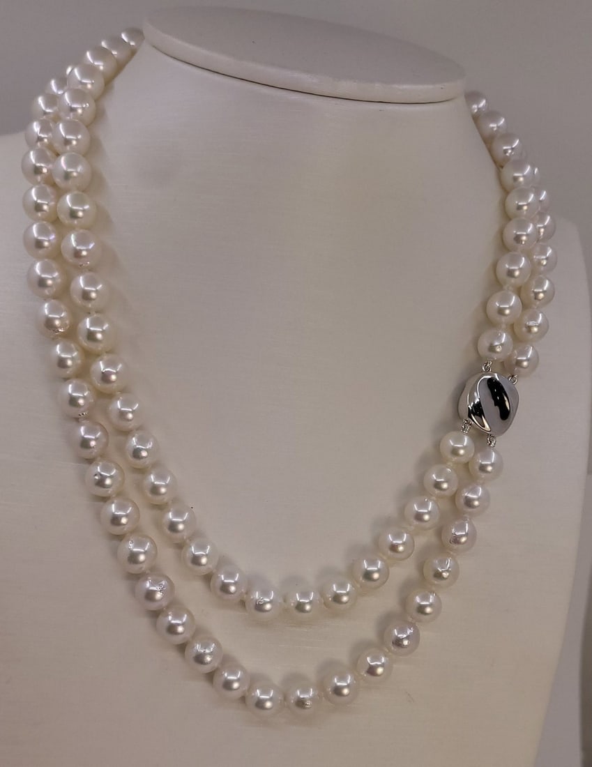 Necklace Silver, 8.0x8.5mm Bright Akoya pearls: Title: Necklace Silver, 8.0x8.5mm Bright Akoya pearls Description: A beautiful double pearl necklace of white saltwater Akoya pearls with exceptional lustre, finished with an elegant clasp in 925