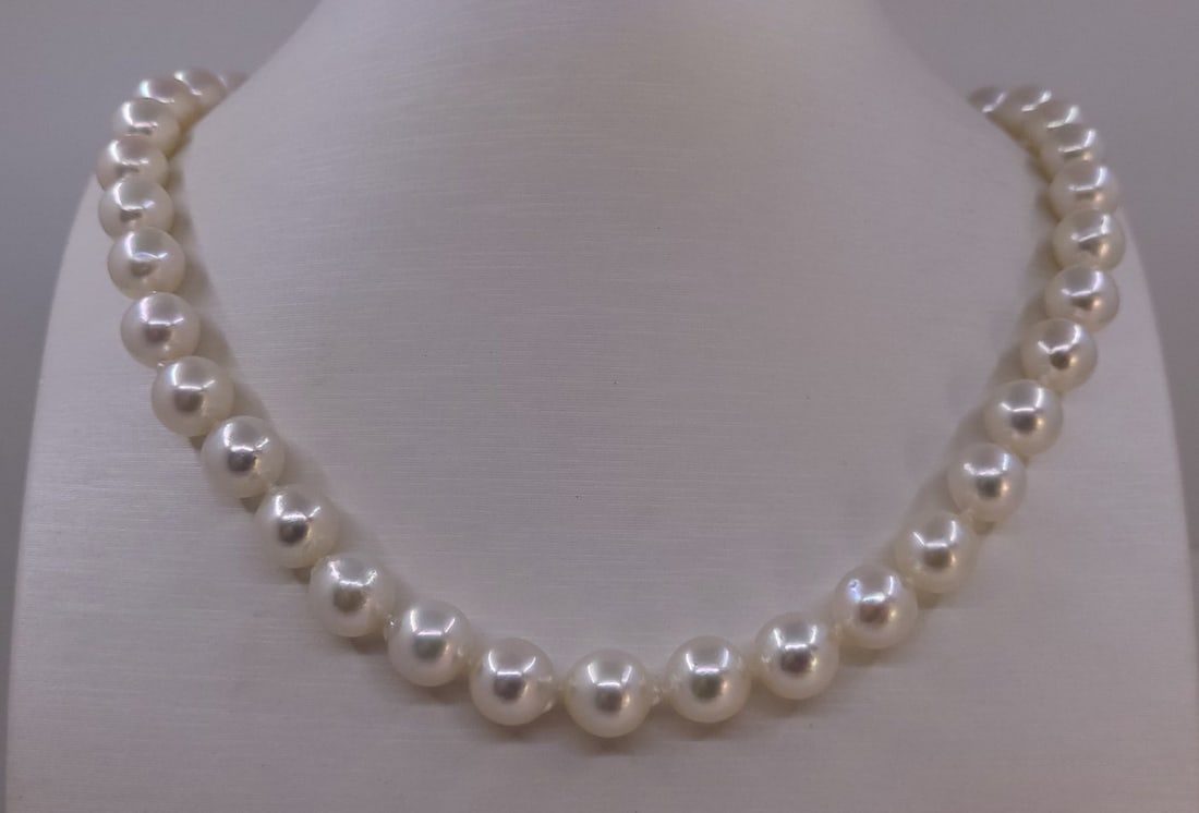 Necklace 9.5x10mm Akoya Pearls: Title: Necklace 9.5x10mm Akoya Pearls Description: A beautiful pearl necklace of white saltwater AAA Akoya pearls with exceptional lustre, finished with a solid silver clasp. The classic Akoya pearl i