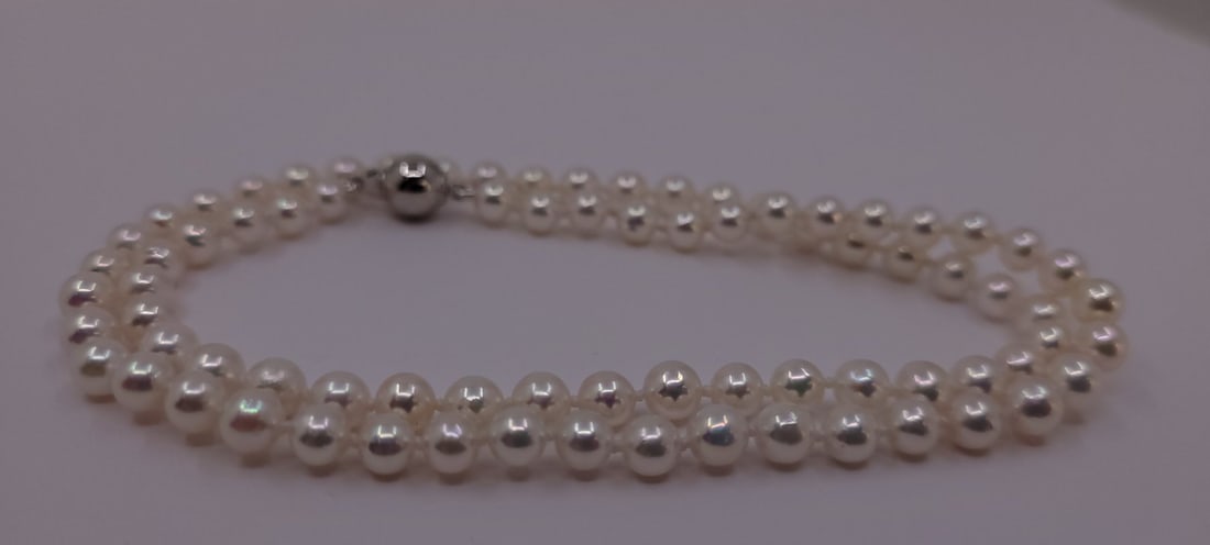 Necklace 5x5.5mm Bright Akoya pearls - 10