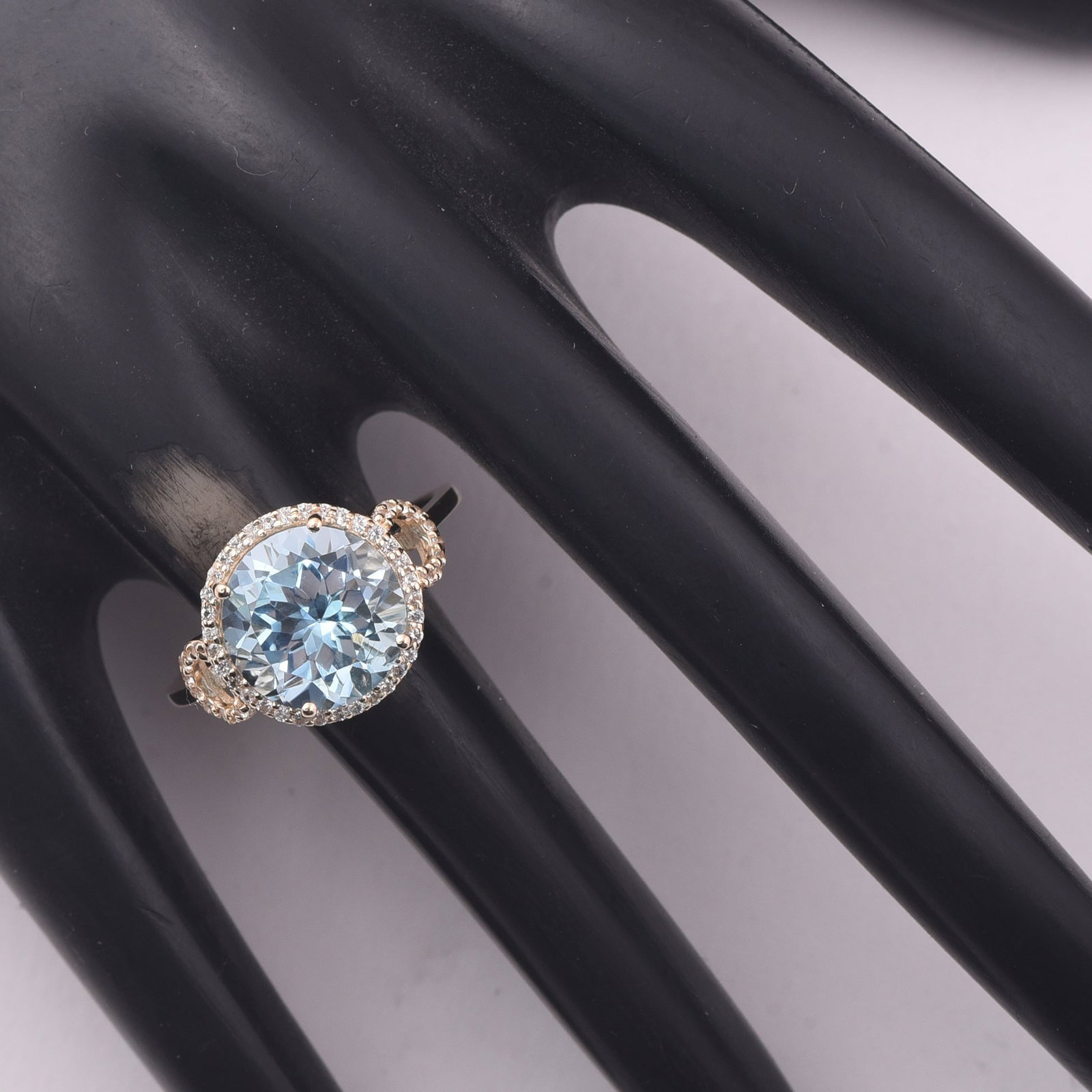 4.80 Ct Round Blue Topaz 9K Gold Ring - 2