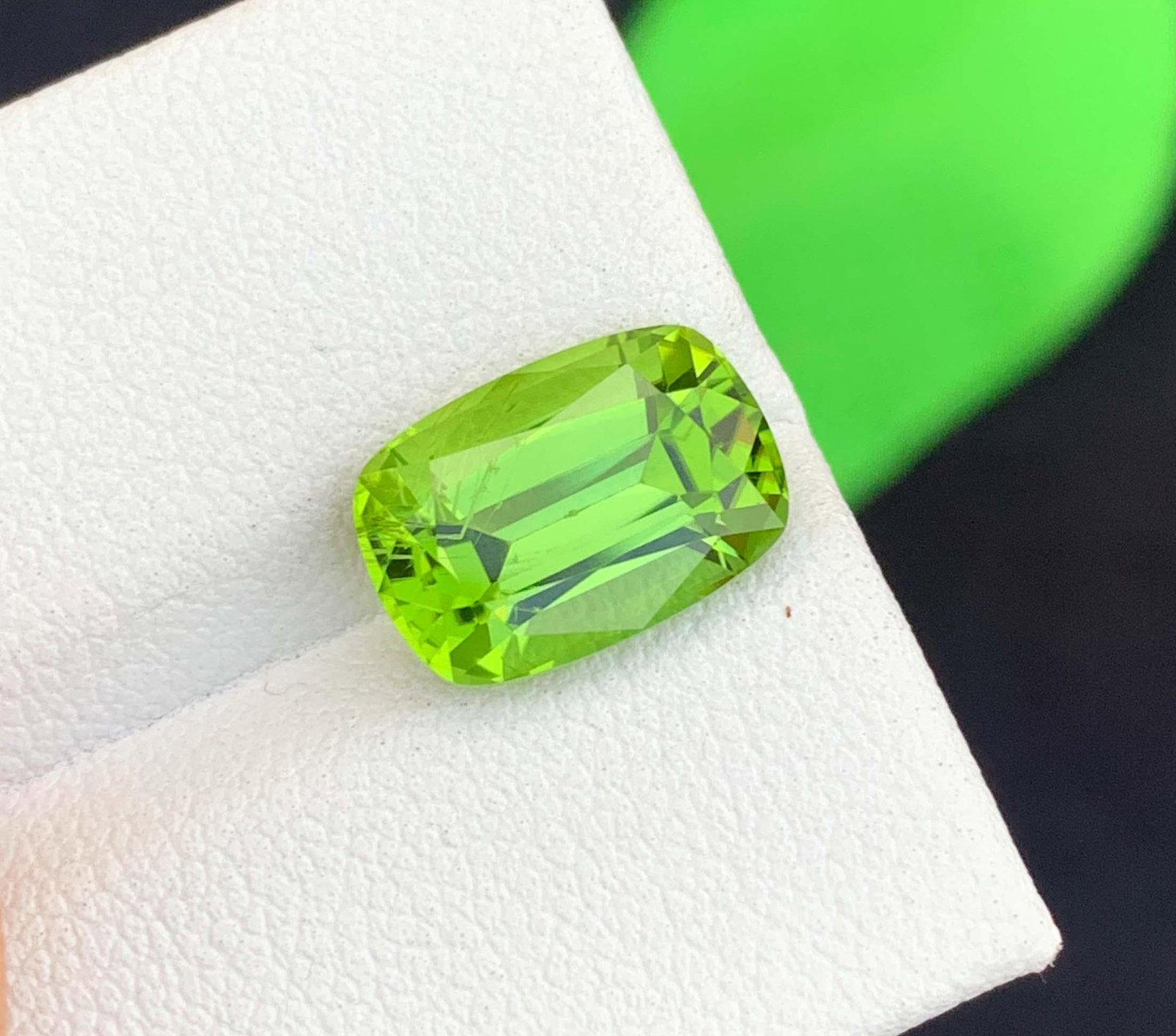 Cushion Cut Peridot Gemstone: Natural August Birthstone, Pakistan Origin (3.94 carats) - 3