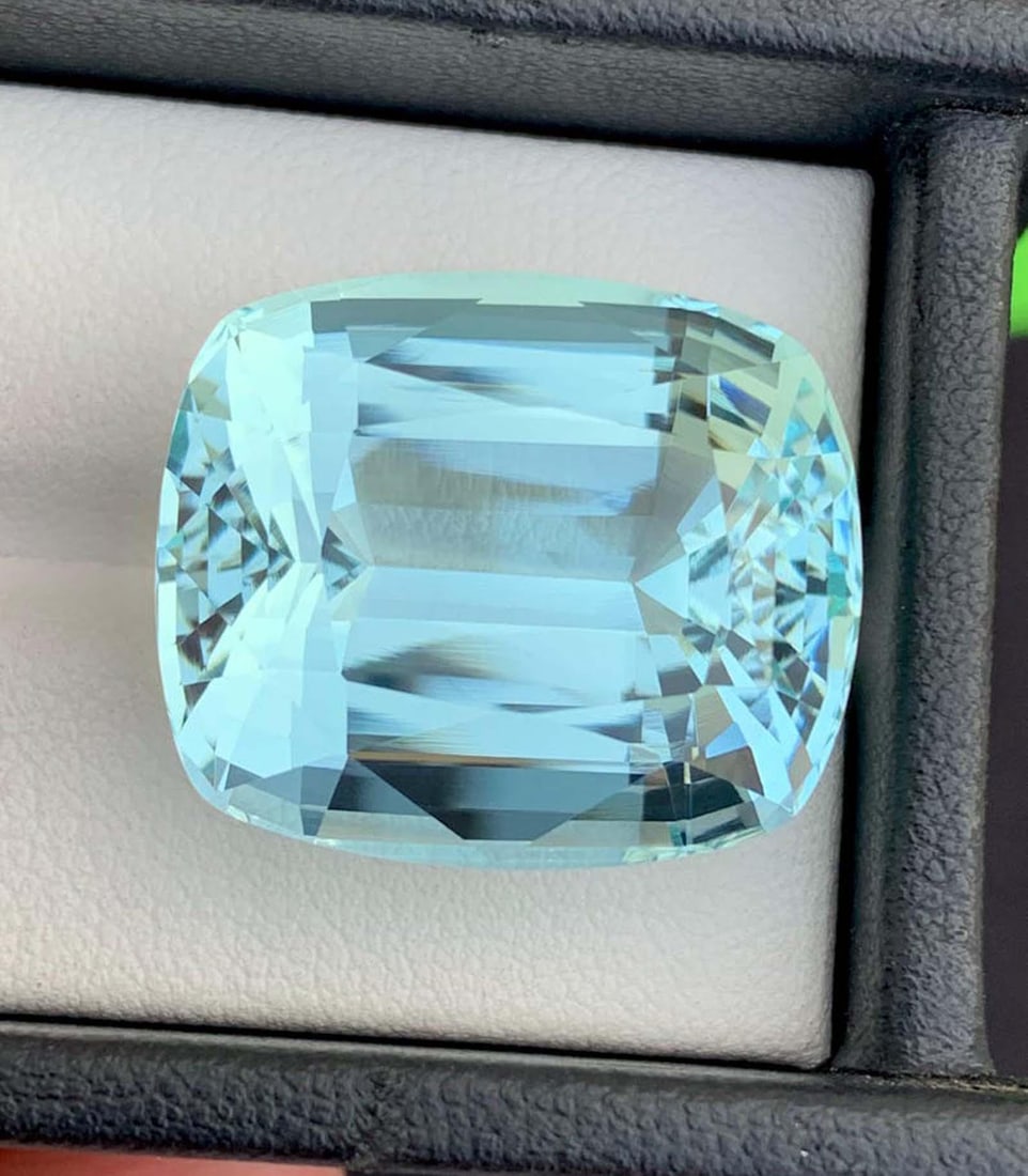 Natural Aquamarine Gemstone: 40.115 Carat Cushion Cut, Pakistan Origin - 4