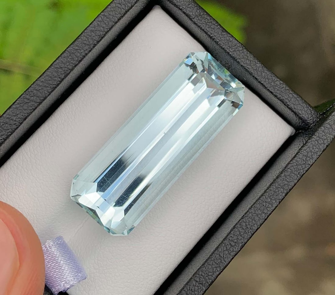Natural Aquamarine Gemstone: 35.73 Carat Emerald Cut, Pakistan Origin - 4
