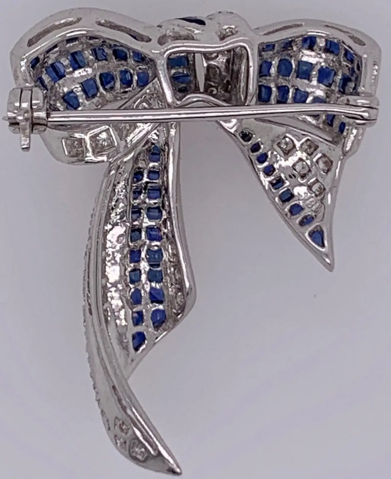 18 Karat White Gold Sapphire and Diamond Bow Pin 1.10 TDW - 7