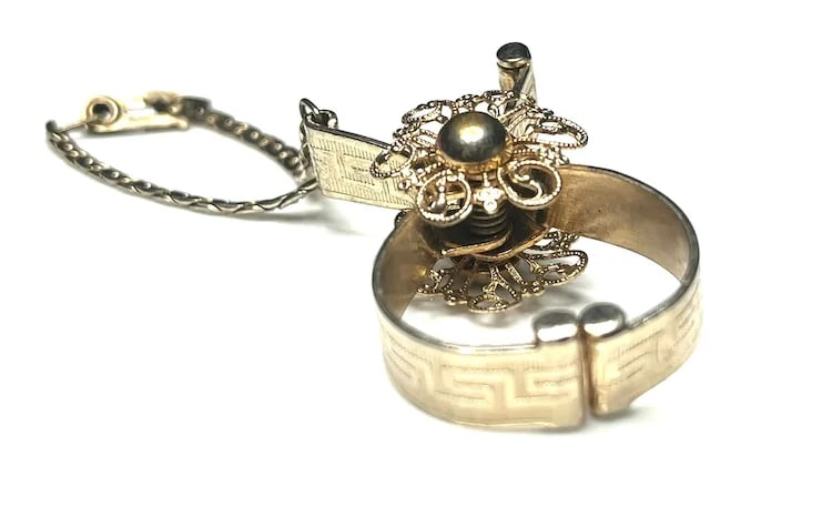Vintage Etched Floral Gold Tone Glove Clip With Purse Chain - 4