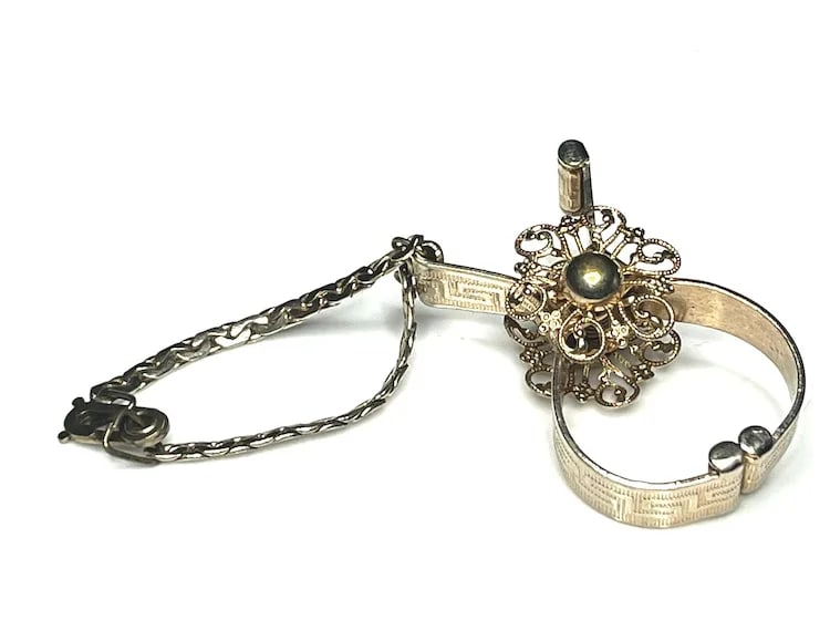 Vintage Etched Floral Gold Tone Glove Clip With Purse Chain - 5