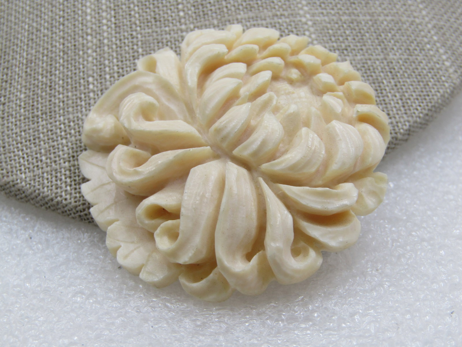 Vintage Molded Floral White Mum Blossom Brooch, Trombone Clasp, 2" - 2