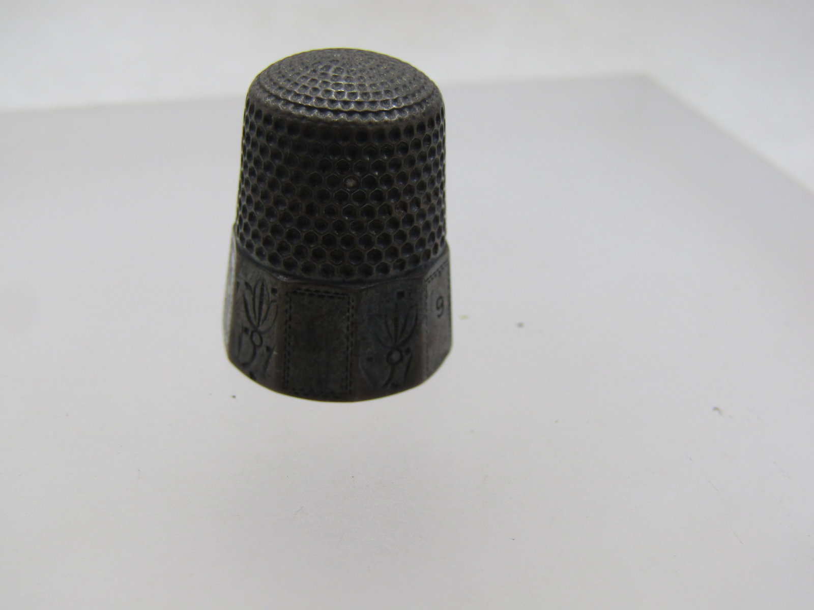 Vintage Sterling Thimble,m SZ 9, Engraved - 3