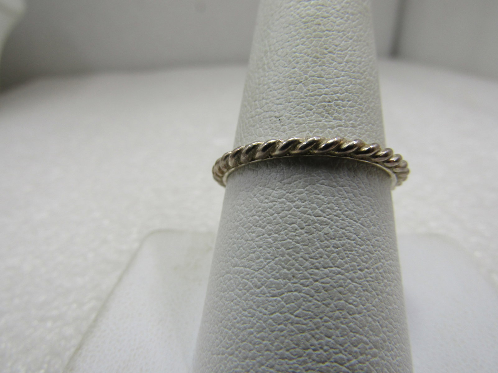 Sterling Silpada Rope Accent 1.8mm Ring, Sz. 9.5, Unisex Stackable: Title: Sterling Silpada Rope Accent 1.8mm Ring, Sz. 9.5, Unisex Stackable Description: Sterling Silpada Rope Accent 1.8mm Ring, Sz. 9.5, Unisex. It is signed with the Silpada maker's mark has a