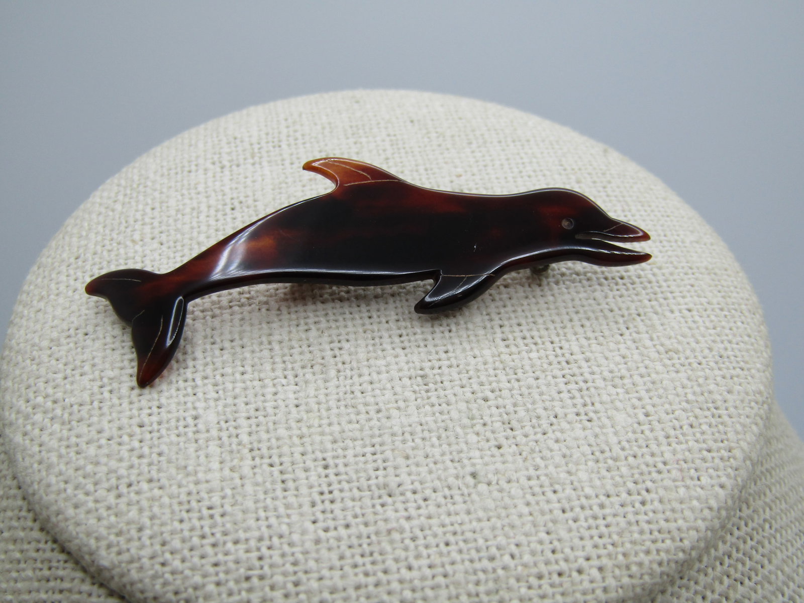 Vintage Tortoiseshell Dolphin Brooch, Carved 1960's - 6