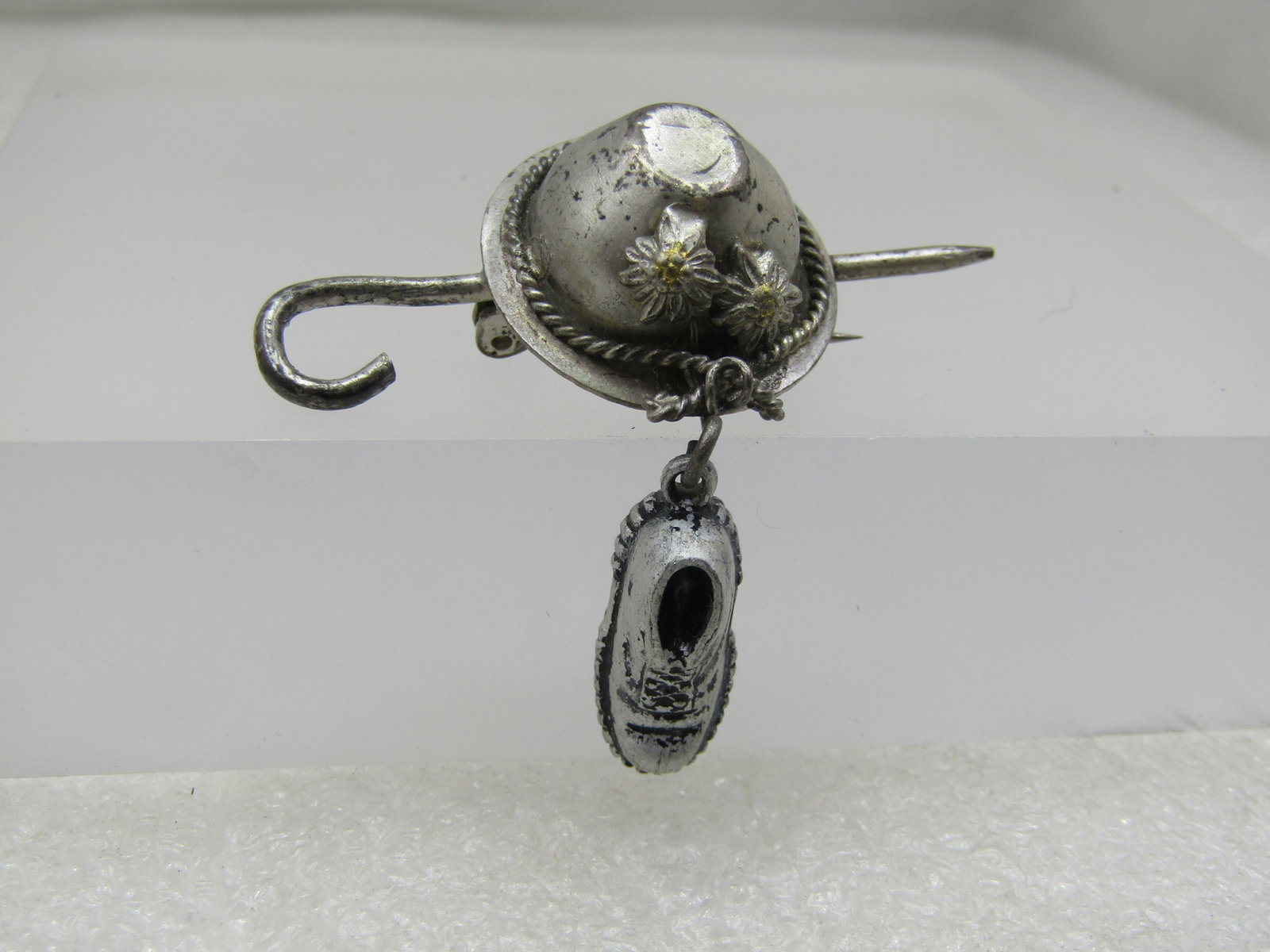 Vintage Bavarian Cap, Can and Shoe Brooch, Western Germany, C-Clasp. - 2
