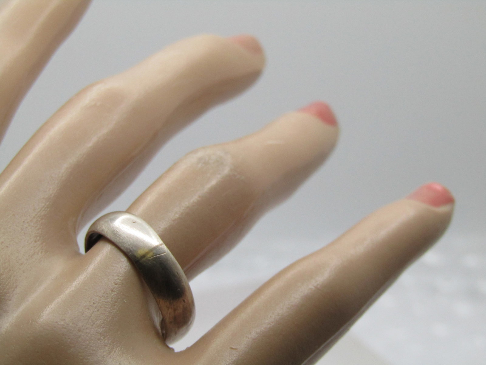 Vintage Sterling Wedding Band. Sz. 8, 5.5mm - 6