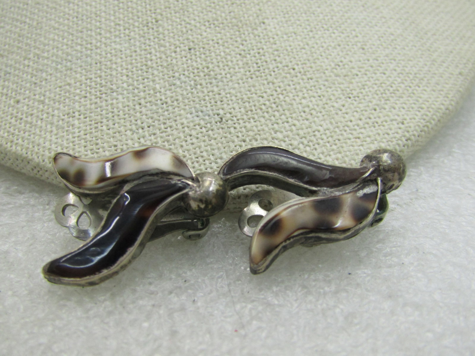 Vintage Sterling Southwestern Inlaid Horn Earrings, Clip 1950's-1960's - 3