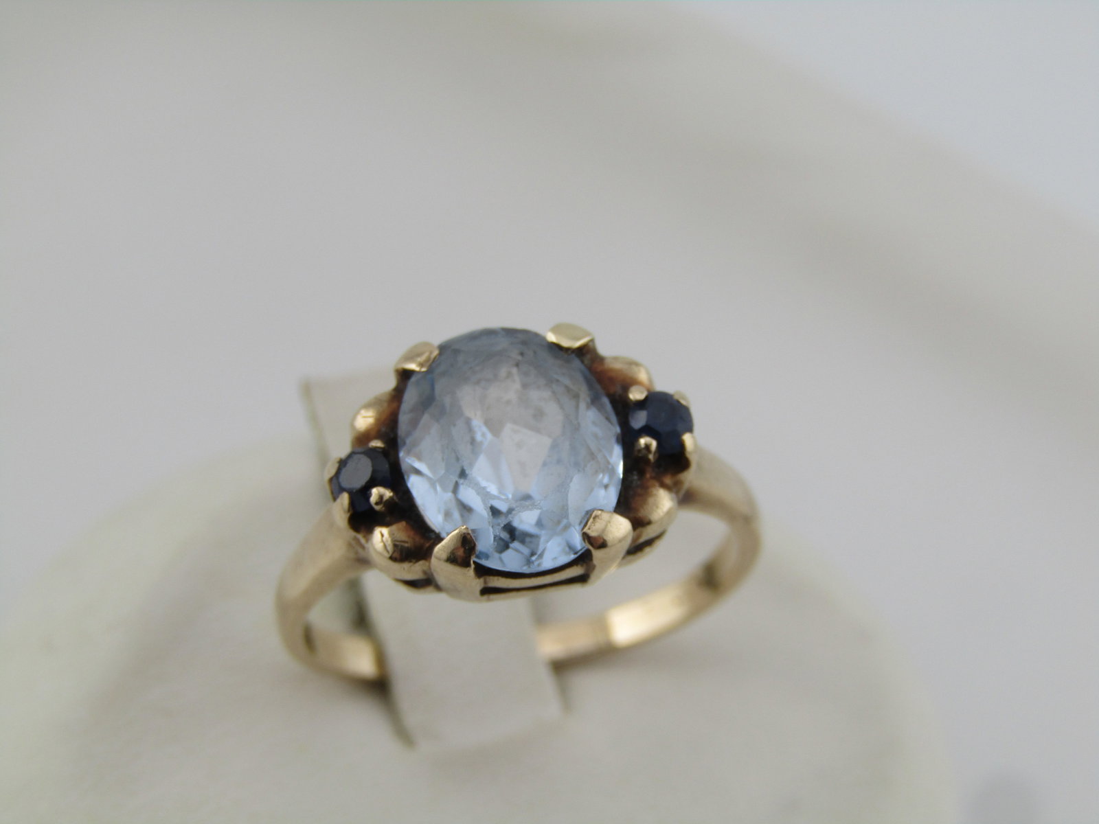Vintage Sterling Faux Turquoise Ring, Sz. 10, Avon, 1980's-1990's: Title: Vintage Sterling Faux Turquoise Ring, Sz. 10, Avon, 1980's-1990's Description: Vintage Sterling Faux Turquoise Ring, Sz. 10, Avon, 1980's-1990's. This is a bezel set turquoise (believe to be fa