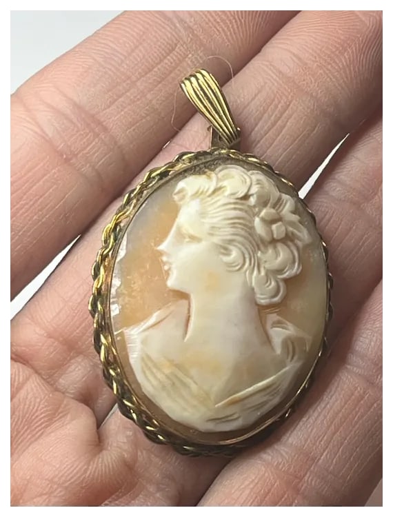 Vintage Left- Facing Winard 12k GF Shell Cameo Pendant - 10
