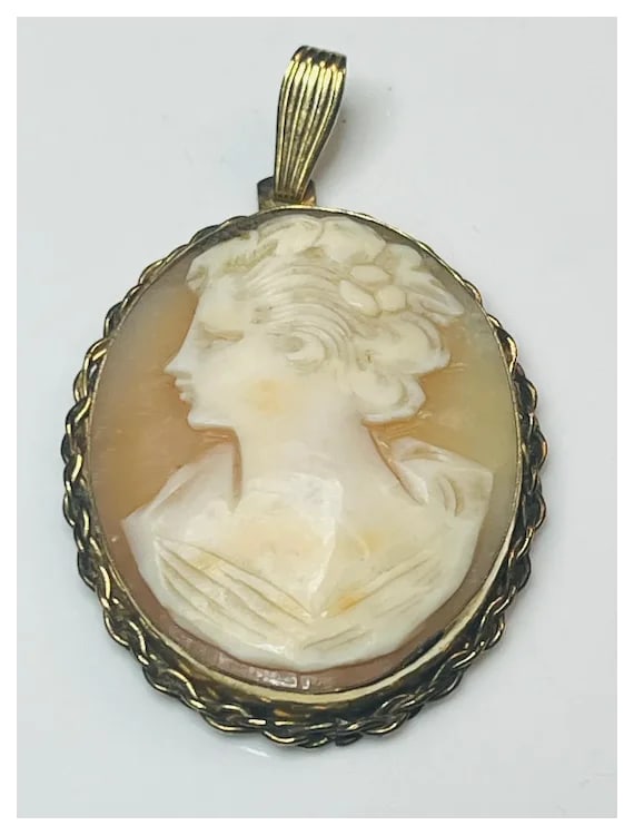 Vintage Left- Facing Winard 12k GF Shell Cameo Pendant - 2