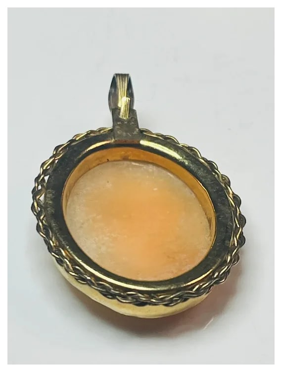 Vintage Left- Facing Winard 12k GF Shell Cameo Pendant - 8