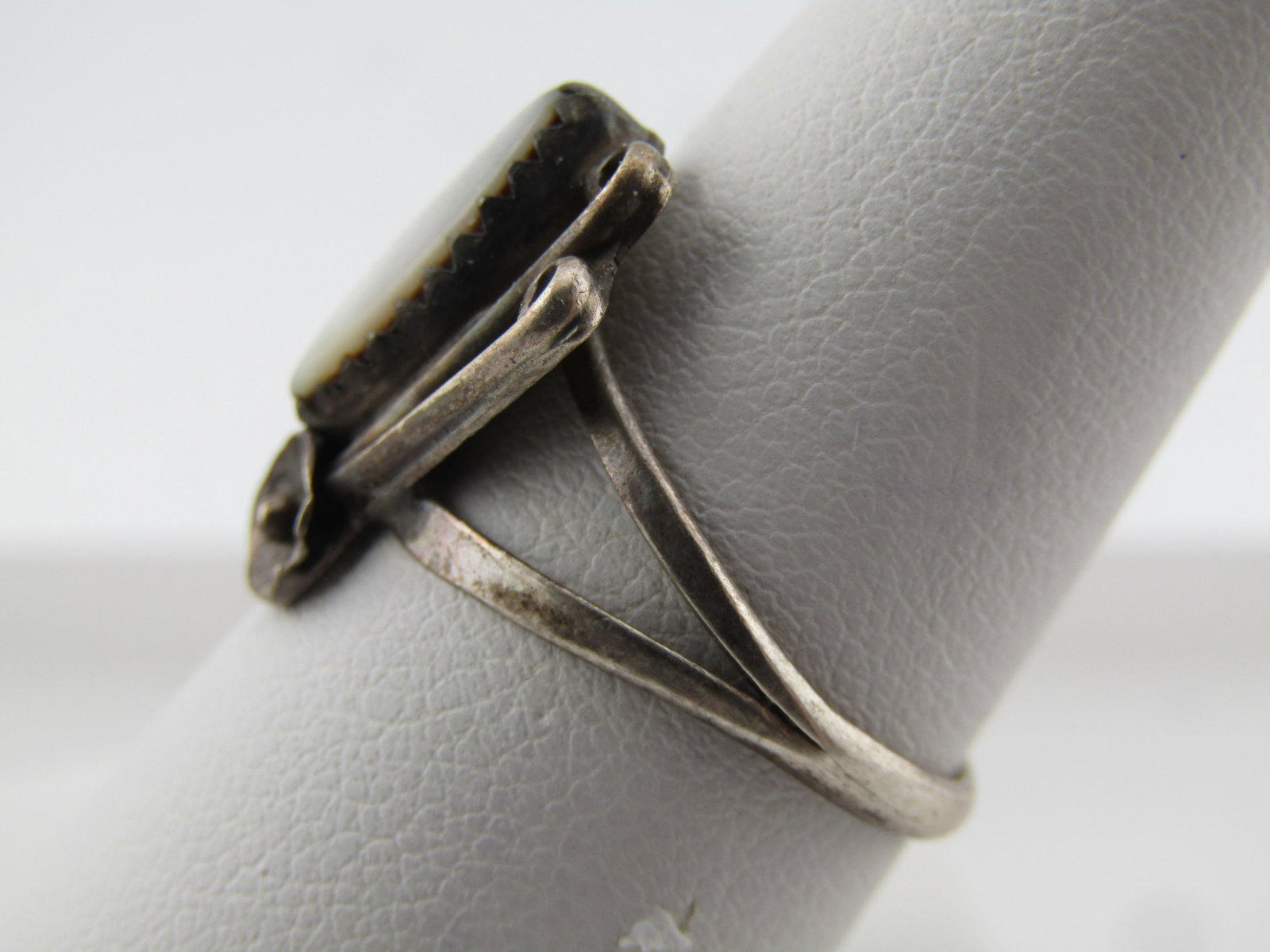 Vintage Sterling Southwestern Mother-of-Pearl Ring, Sz. 9 1960's-1970's - 2