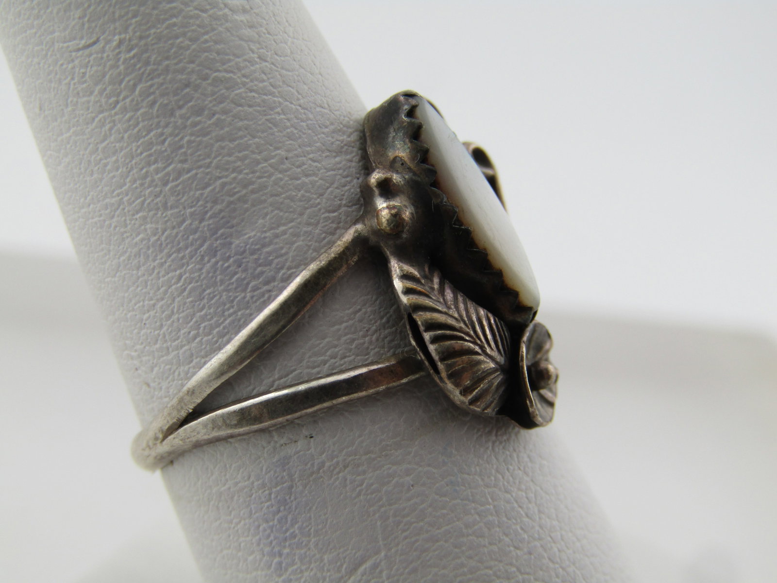 Vintage Sterling Southwestern Mother-of-Pearl Ring, Sz. 9 1960's-1970's - 3