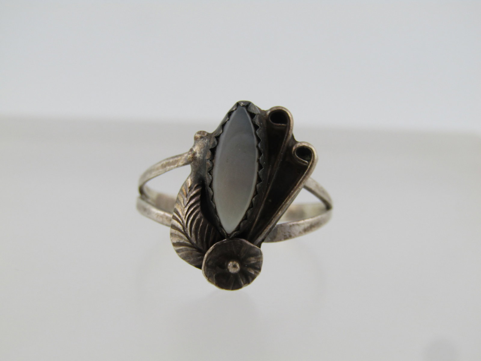 Vintage Sterling Southwestern Mother-of-Pearl Ring, Sz. 9 1960's-1970's - 5