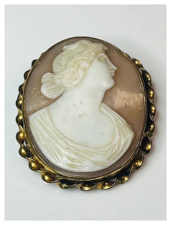 Large Vintage Shell Cameo Brooch/ Pin - 6