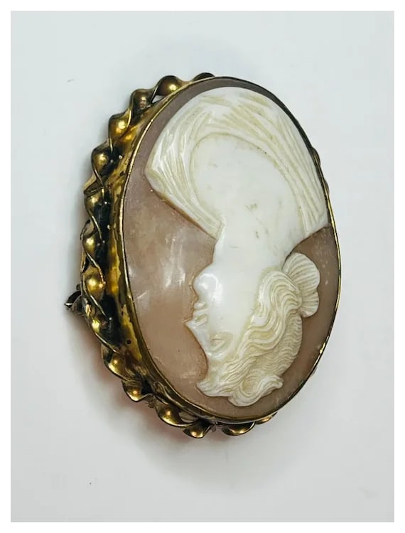Large Vintage Shell Cameo Brooch/ Pin - 8