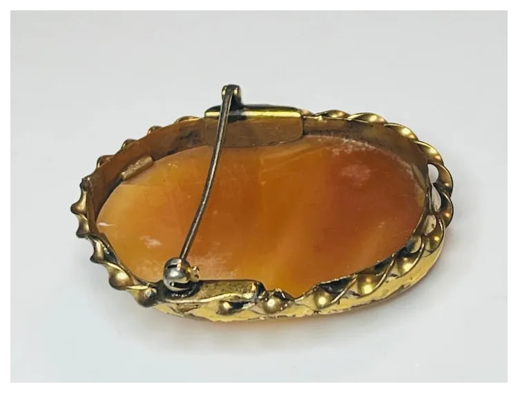 Large Vintage Shell Cameo Brooch/ Pin - 9