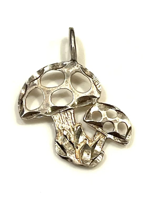 Vintage Sterling Silver Diamond Cut Mushroom Toadstool Pendant - 2