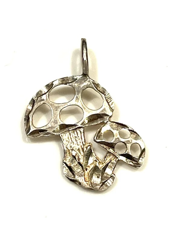 Vintage Sterling Silver Diamond Cut Mushroom Toadstool Pendant - 3