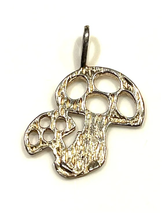 Vintage Sterling Silver Diamond Cut Mushroom Toadstool Pendant - 4