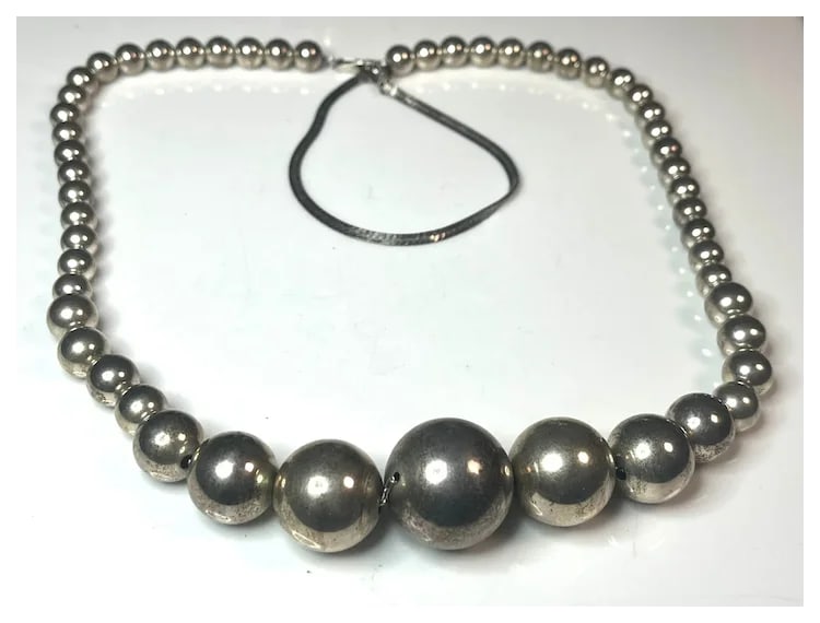 Vintage Large and Heavy Italian Sterling Silver Graduated Balls on Chain Necklace - 2