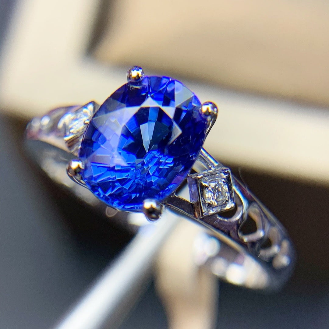 14K GOLD 2 CT NATURAL TANZANITE and DIAMOND RING - 3