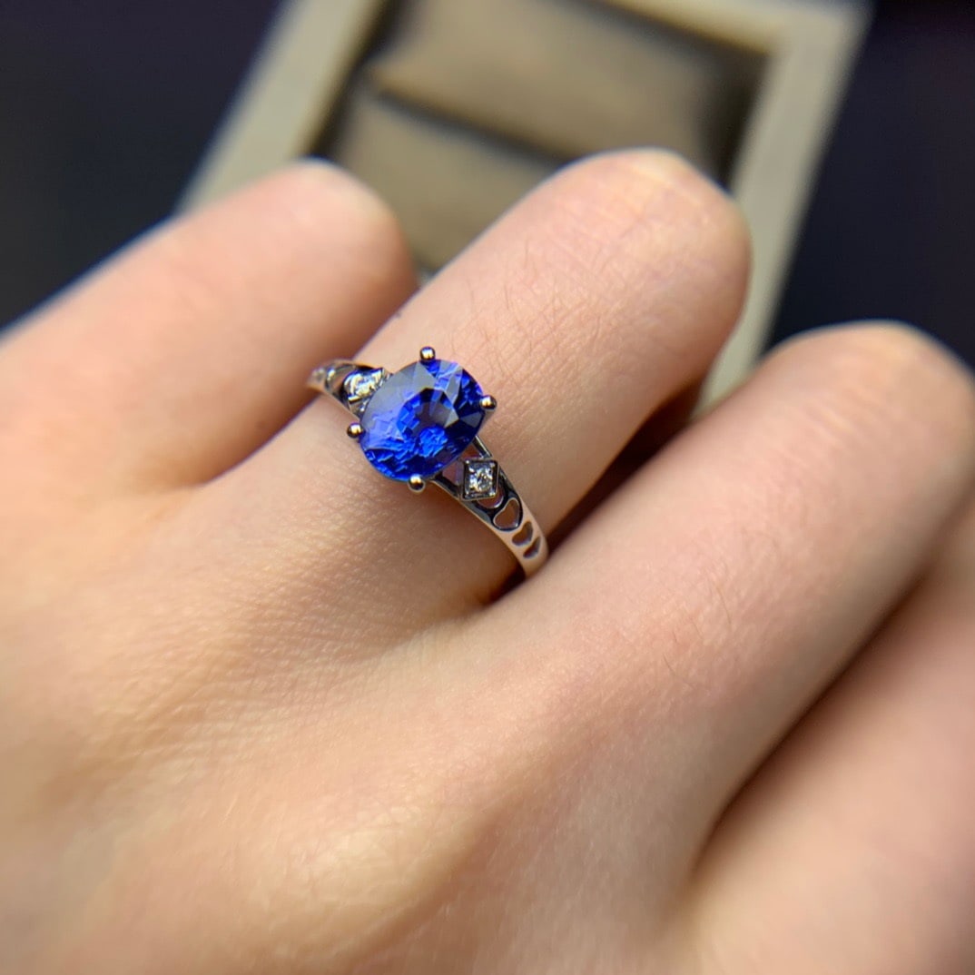 14K GOLD 2 CT NATURAL TANZANITE and DIAMOND RING - 6