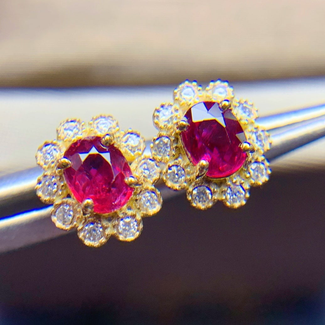 14K GOLD 0.87 CT NATURAL RUBY and DIAMOND EARRINGS: Title:14K GOLD 0.87 CT NATURAL RUBY and DIAMOND EARRINGS Description:Ref:230678417Gold Content:14K GoldMain Gemstone:RubyNumber of stones:2Shape:OvalCarat Weight:0.87ct Color:RedTreatment:NaturalCut G