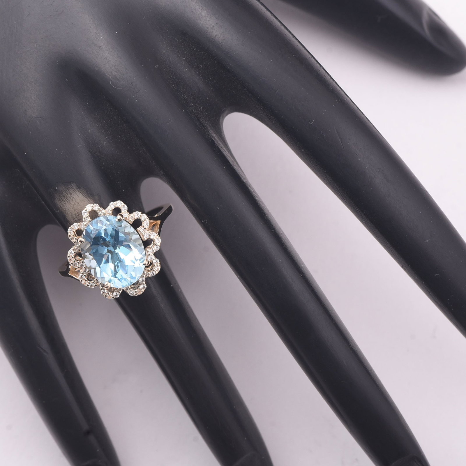 4.72 Ct Oval Blue Topaz 9K Gold Ring - 2
