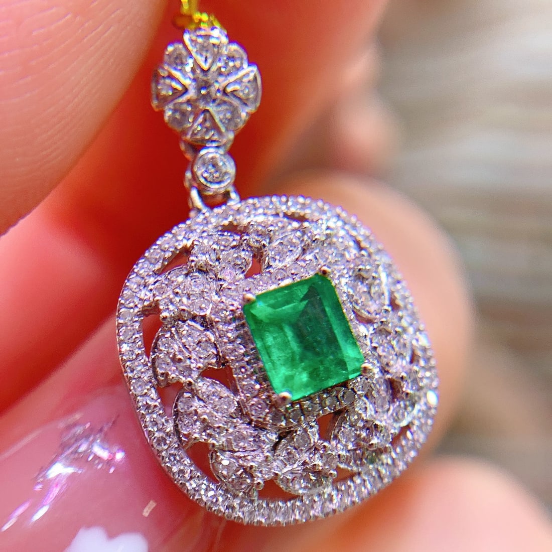 14K GOLD 0.52 CT VIVID GREEN NATURAL EMERALD and DIAMOND PENDANT - 3
