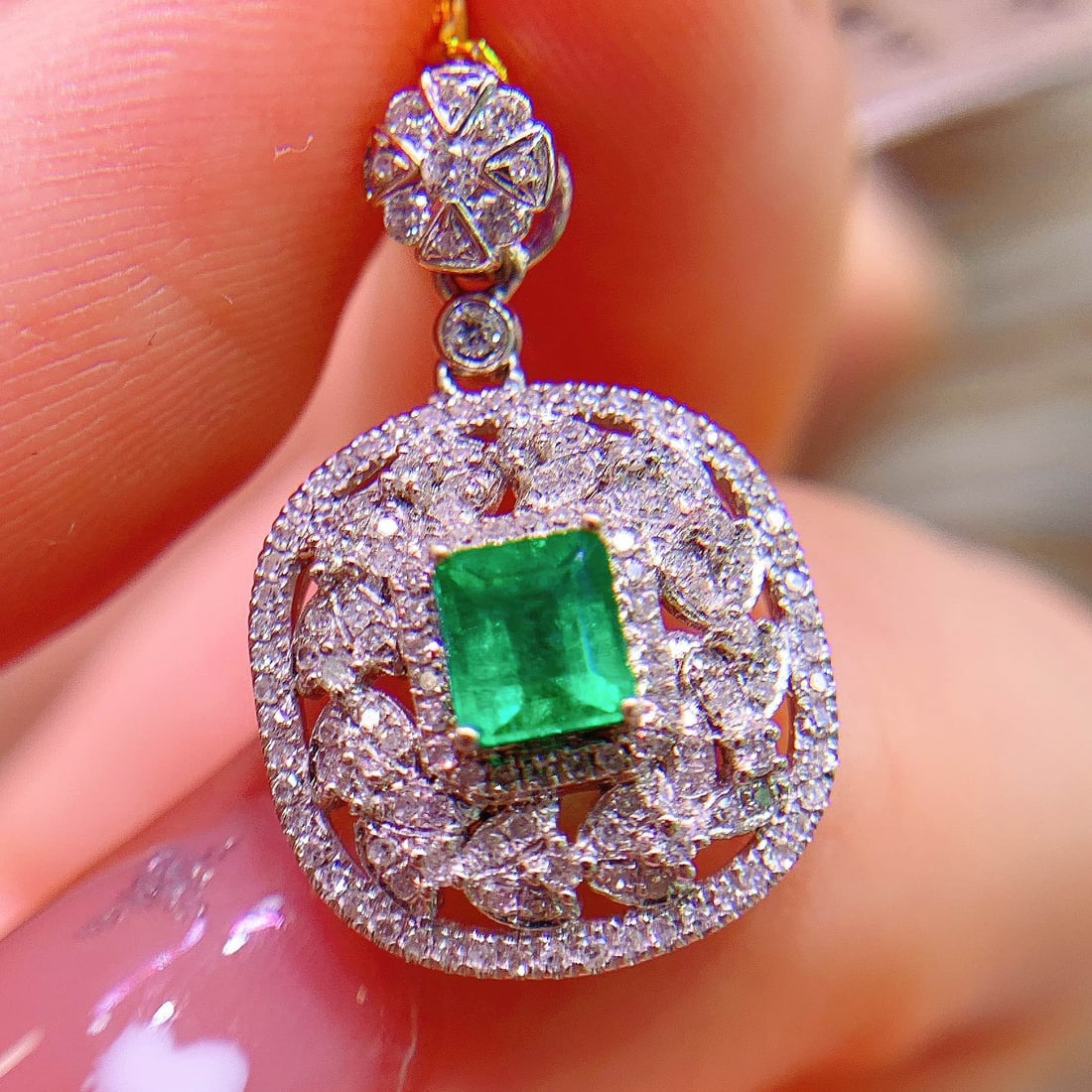 14K GOLD 0.52 CT VIVID GREEN NATURAL EMERALD and DIAMOND PENDANT - 6