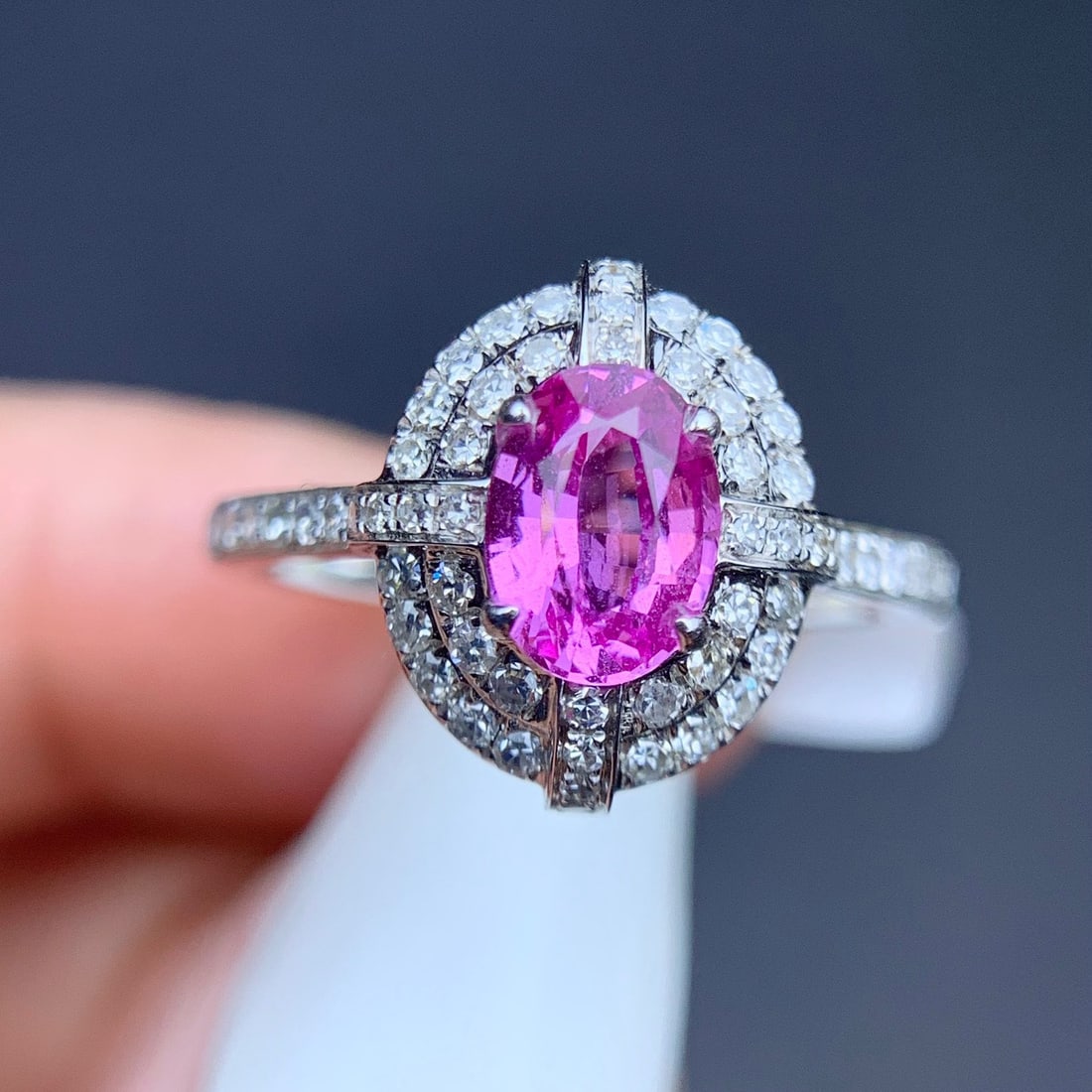 14K GOLD 1.0 CT NATURAL PADPARADSCHA SAPPHIRE and DIAMOND RING: Title:14K GOLD 1.0 CT NATURAL PADPARADSCHA SAPPHIRE and DIAMOND RING Description:Ref:230678441Gold Content:14K GoldRing Size:7.25USMain Gemstone:Padparadscha SapphireNumber of stones:1Shape:OvalCarat 