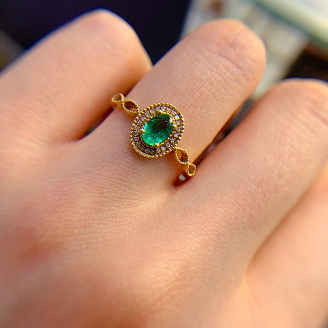 14K GOLD 0.83 CT VIVID GREEN NATURAL EMERALD and DIAMOND RING - 2