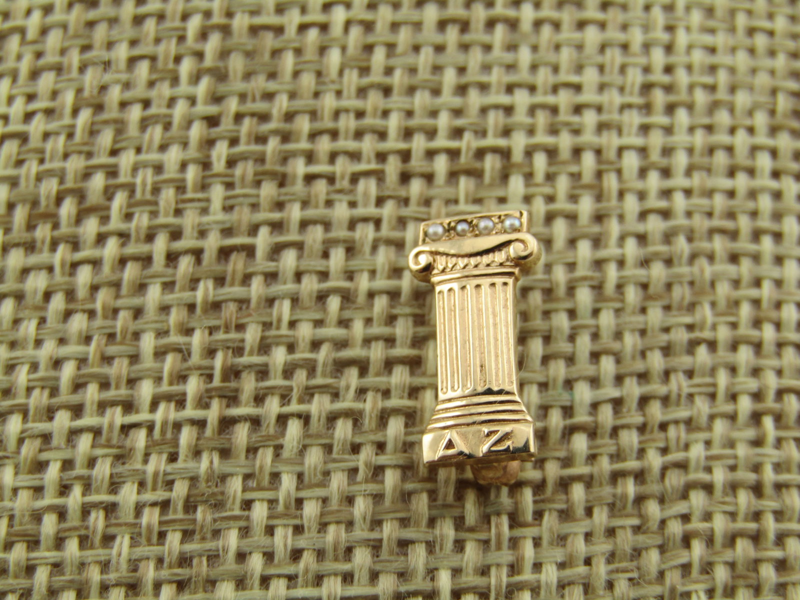 Vintage 10kt Delta Zeta Sorority Column Lapel Pin, Seed Pearls, Signed, Mid-Century - 3