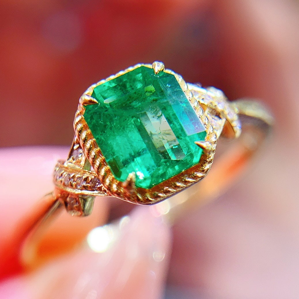 14K GOLD 0.88 CT VIVID GREEN NATURAL EMERALD and DIAMOND RING - 2