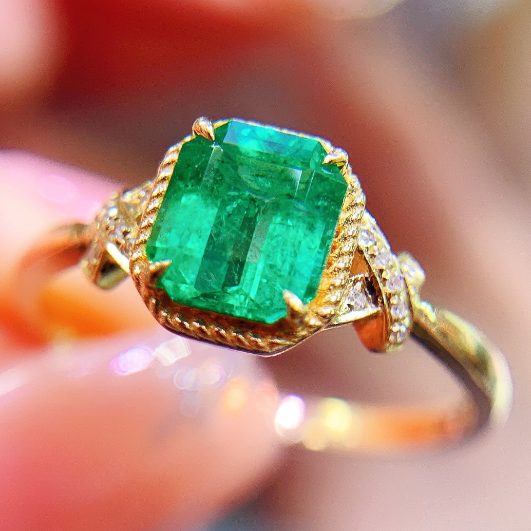 14K GOLD 0.88 CT VIVID GREEN NATURAL EMERALD and DIAMOND RING - 3